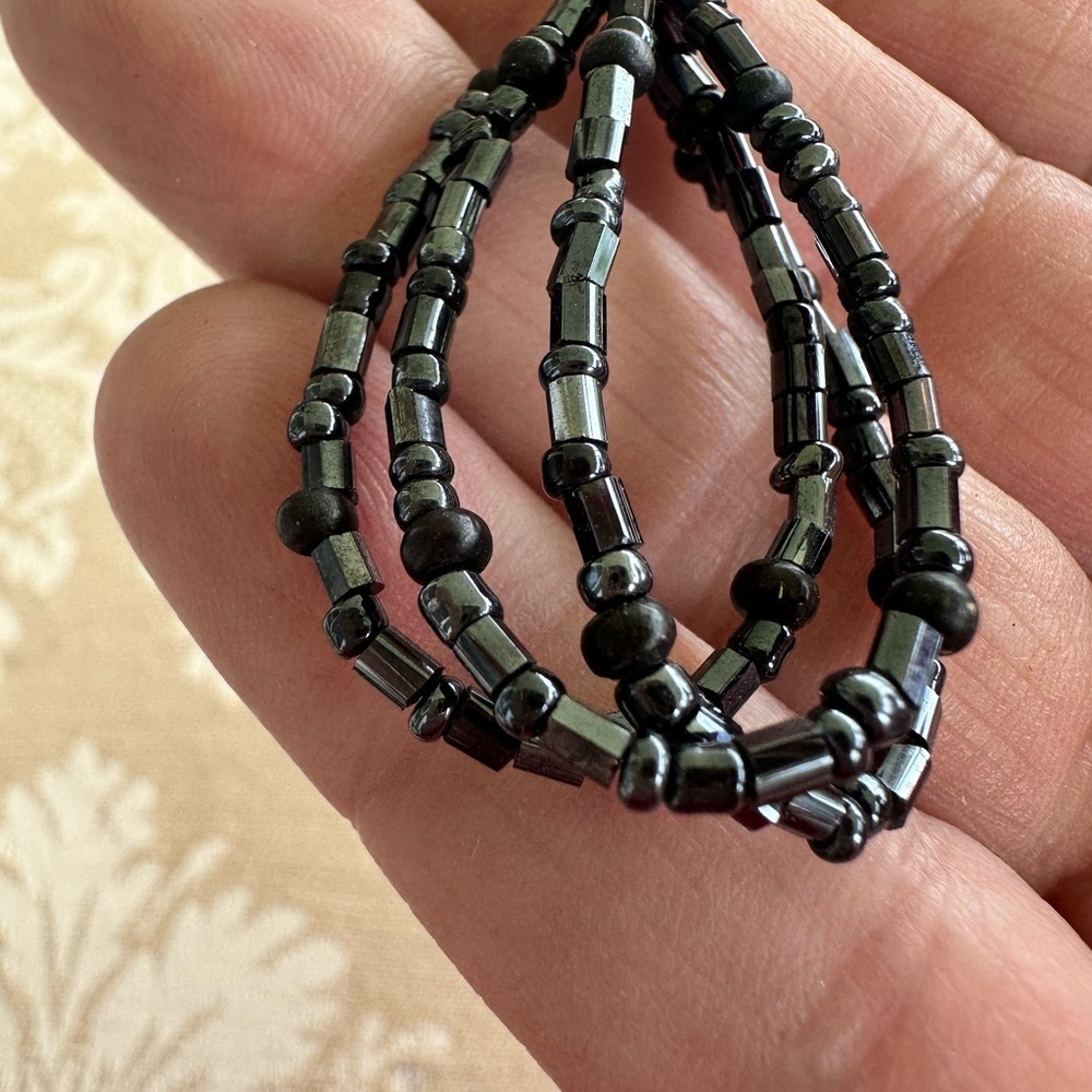 Fishhook earring collection - Picture 5 of 10